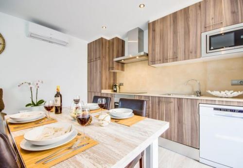 Pollenca Holiday Home Sleeps 5 With Air Con And Wifi