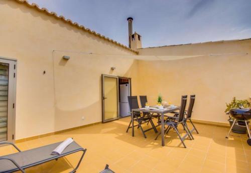 Pollenca Holiday Home Sleeps 5 With Air Con And Wifi