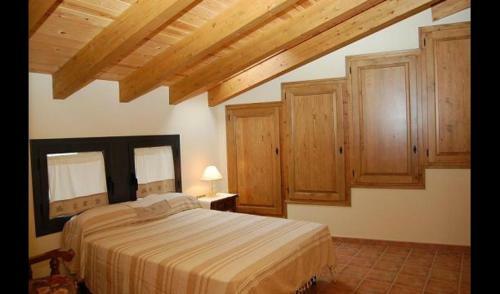 Ponts Villa Sleeps 8 With Pool