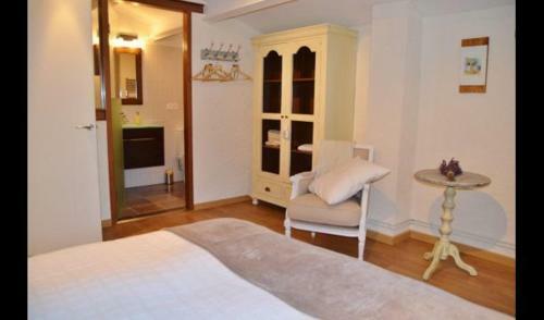 Ponts Villa Sleeps 6 With Pool