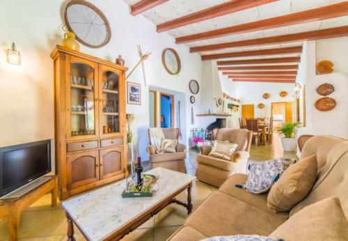 Sant Joan Holiday Home Sleeps 4 With Pool And Wifi