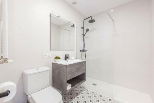 New Gorgeous Central Apartment - Beachfront - 3 Bd