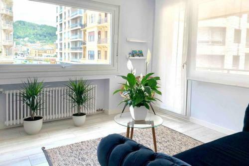 New Gorgeous Central Apartment - Beachfront - 3 Bd
