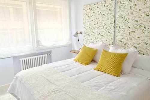 New Gorgeous Central Apartment - Beachfront - 3 Bd