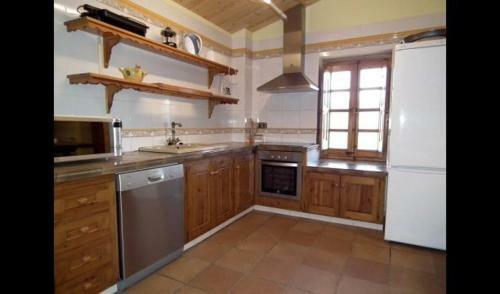Santa Maria de Merles Villa Sleeps 14 With Pool