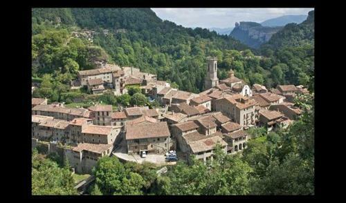 Santa Maria de Merles Villa Sleeps 14 With Pool