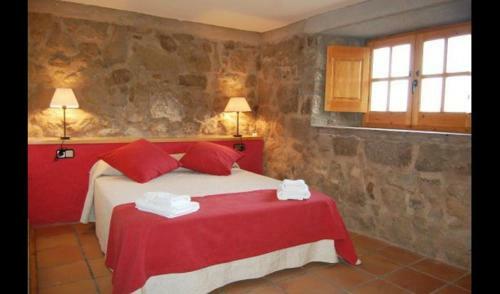 Santa Maria de Merles Villa Sleeps 14 With Pool
