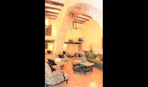 Santa Oliva Villa Sleeps 18 With Pool And Air Con