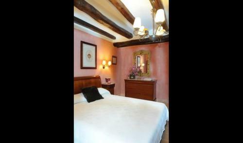 Santa Oliva Villa Sleeps 16 With Pool And Air Con