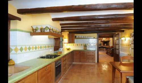 Santa Oliva Villa Sleeps 16 With Pool And Air Con