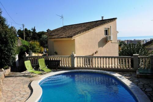 Villa Homeholidaysrentals Madison House