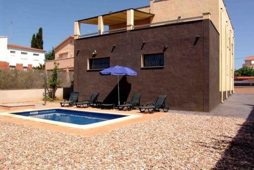 Sant Salvador Villa Sleeps 9 Pool