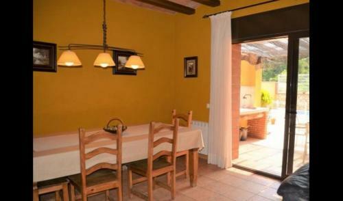 Villa In Cantallops Sleeps 6 With Pool And Air Con
