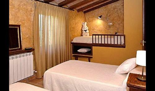 Villa In Cantallops Sleeps 6 With Pool And Air Con