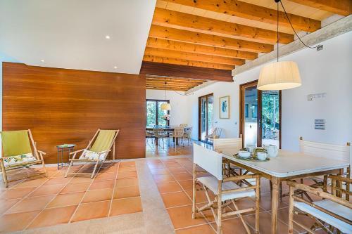Selva Villa Sleeps 6 With Pool And Air Con