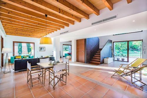 Selva Villa Sleeps 6 With Pool And Air Con