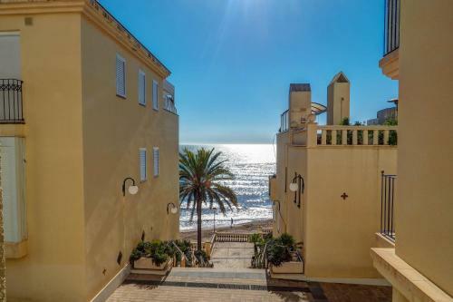 La Marina Sea Front Apartment By Hello Apartments Sitges