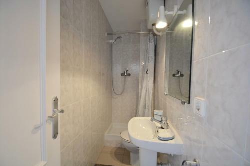 Aqua Large 3 Bed Apartment Looking On To The Beach