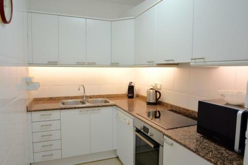 Aqua Large 3 Bed Apartment Looking On To The Beach