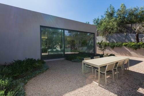 Exclusive Modern Villa In Privileged Location