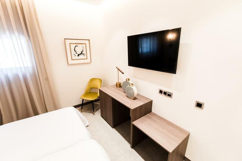 Ansares Hotel