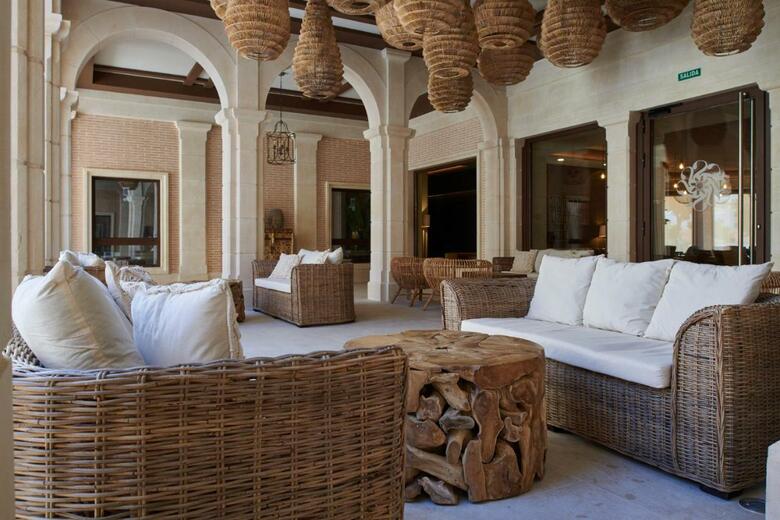 Ansares Hotel
