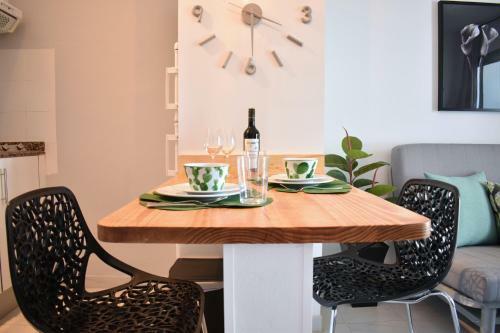Holyhome Grey Apartment