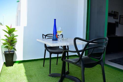 Holyhome Grey Apartment