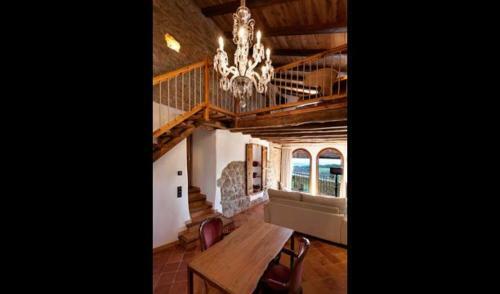 Tiurana Villa Sleeps 20 With Pool And Air Con