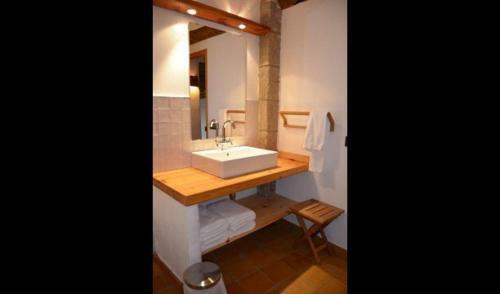 Tiurana Villa Sleeps 20 With Pool And Air Con
