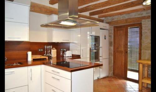 Tiurana Villa Sleeps 20 With Pool And Air Con
