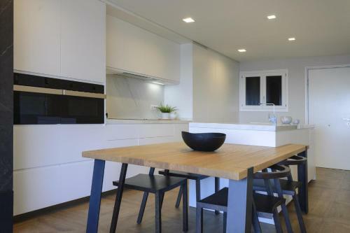 Lets Holidays Modern Sea Views Apartment