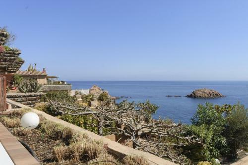 Lets Holidays Modern Sea Views Apartment