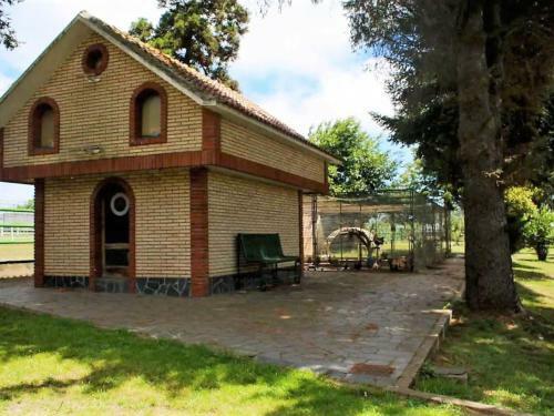 Traditional Villa In O Val, Nar�n With Pool