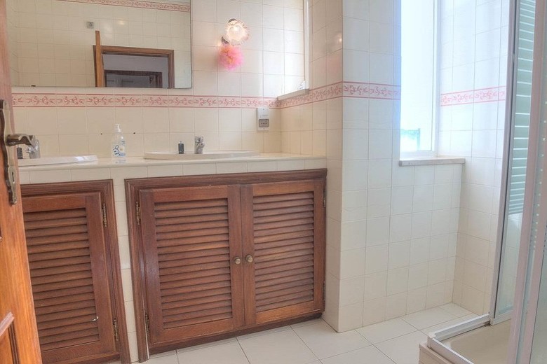 Mccaigs Holiday Apartments