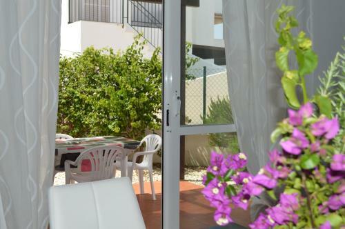 Apartamento Ground Floor Apt With Kitchenette, Private Patio, South Facing