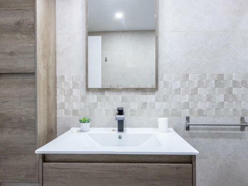 Wavehouse Freedom Blue - First Line Apartment