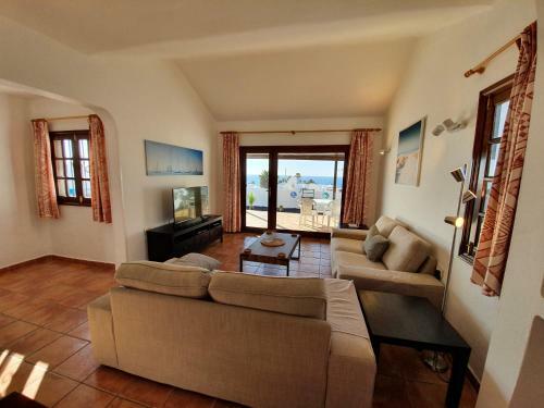 2 Bedroom Villa 'the Bungalow' With Private Heated Pool.