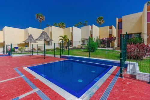 Nice 2 Level Apartment, El Cortijo, Las Americas La45