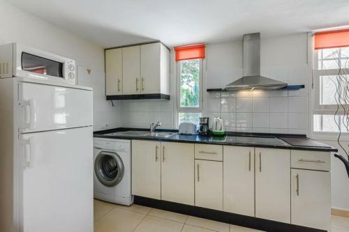 Nice 2 Level Apartment, El Cortijo, Las Americas La45