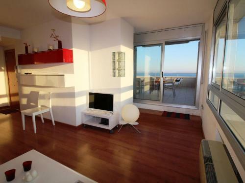 Apartment With Sea View, Walking Distance To The Beach