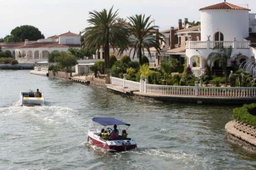Apartamento Berni's House Empuriabrava