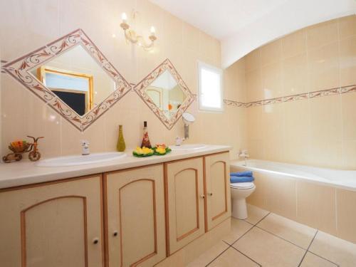 Casa Con 4 Dormitorios Con Piscina Y Amarres Privados Ref 354