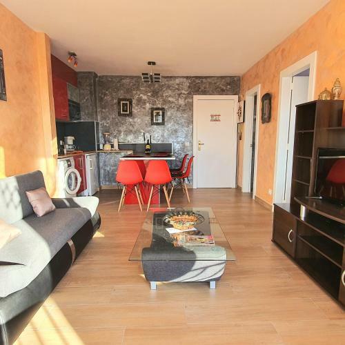 Leroy Apartment