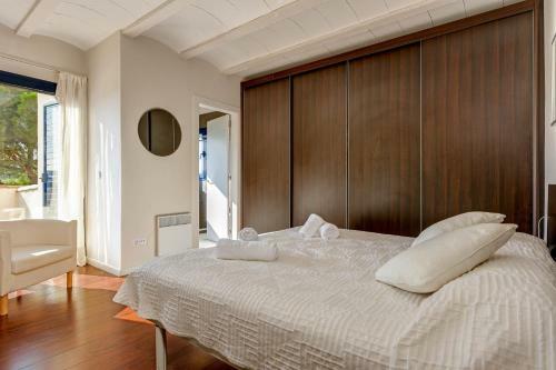 Tamariu Villa Sleeps 8 With Pool