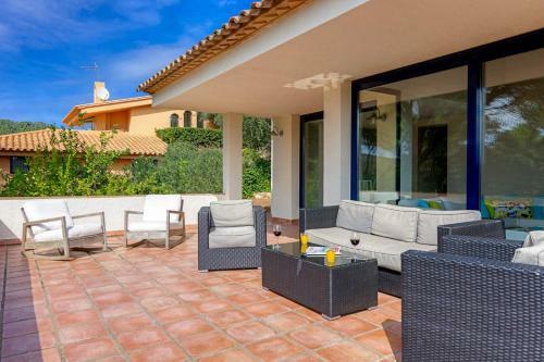 Tamariu Villa Sleeps 8 With Pool