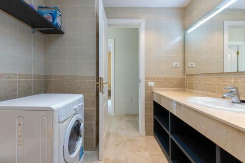 Luxury Apartment With Jacuzzi And Pool Access