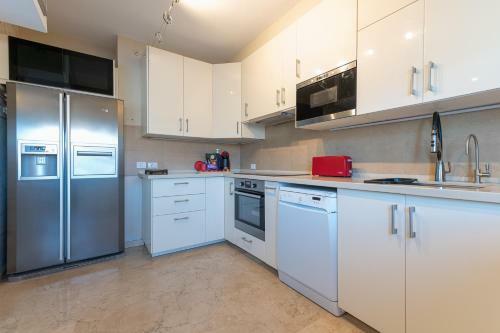 Luxury Apartment With Jacuzzi And Pool Access