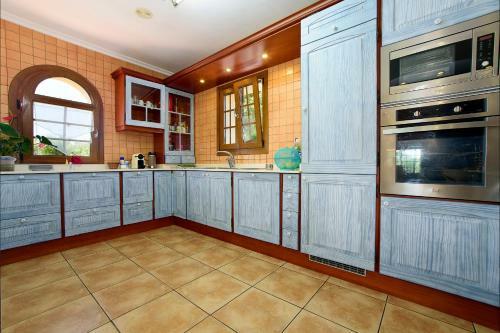 Son Macia Villa Sleeps 6 Pool Air Con Wifi