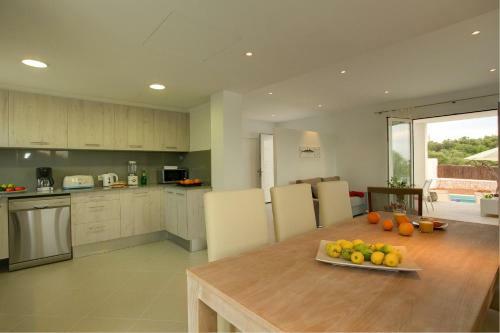 Cala D'or Villa Sleeps 6 With Pool And Air Con